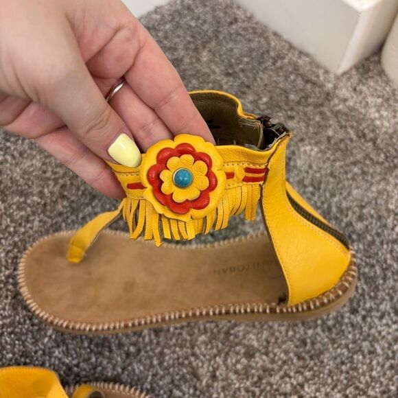MANITOBAH MUKLUKS Wasaga Ankle
Sandals yellow 11 NEW without tags Size 11 - Picture 8 of 12